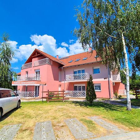 Ildiko Apartmanhaz Zamárdi Zewnętrze zdjęcie